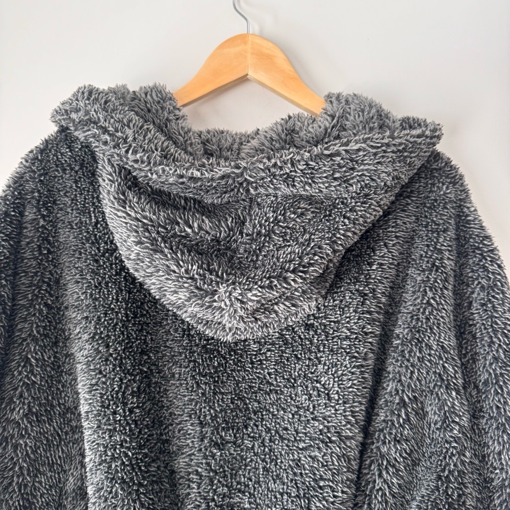Fuzzy Robe - Picture 6 of 11